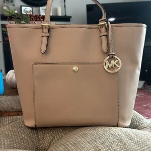 ••EUC Michael Kors Jet Set Large Saffiano Leather Tote Bag Tan Gold Tone HW